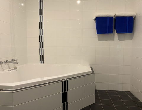 Bishop's Lodge Motor Inn - Accommodation Batemans Bay 3
