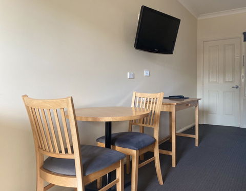 Bishop's Lodge Motor Inn - Accommodation Batemans Bay 4