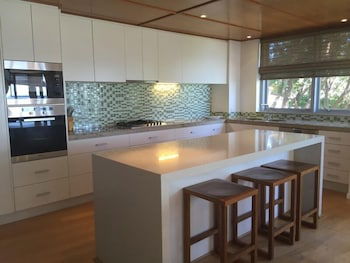 Stradbroke Island Beach Hotel - Accommodation Batemans Bay 2