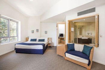 Stradbroke Island Beach Hotel - Accommodation Batemans Bay 1