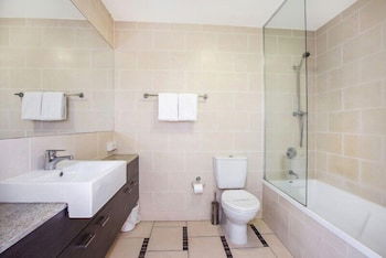 Stradbroke Island Beach Hotel - Accommodation Batemans Bay 5