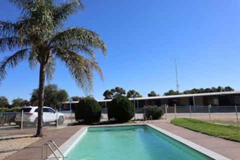 Capri Motel - Accommodation Batemans Bay 0