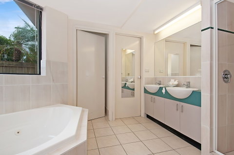 Windward Passage Holiday Apartments - Accommodation Batemans Bay 4