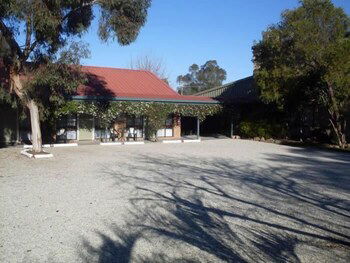 Jolly Swagman Motor Inn Holbrook - Accommodation Batemans Bay 0