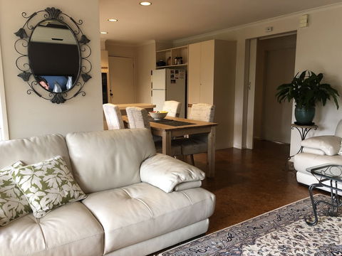 Countryside Connections Spa Cottage - Accommodation Batemans Bay 1