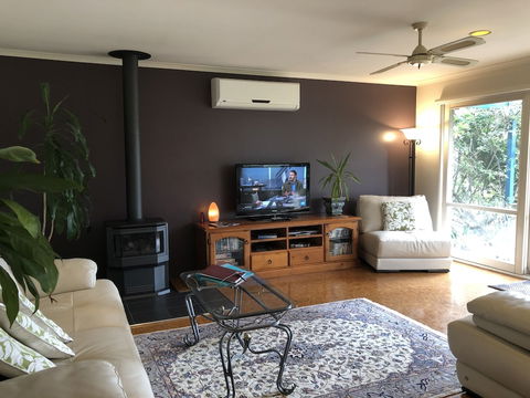 Countryside Connections Spa Cottage - Accommodation Batemans Bay 4
