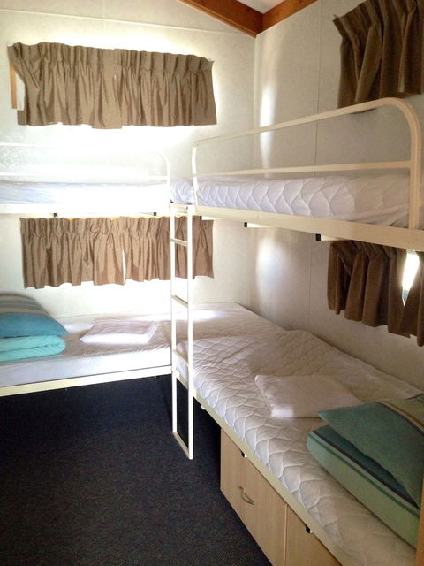 Two Shores Holiday Village - Accommodation Batemans Bay 2