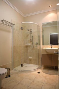 Emerald Executive Apartments - Accommodation Batemans Bay 2