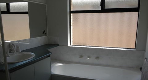 The Retreat - Accommodation Batemans Bay 2