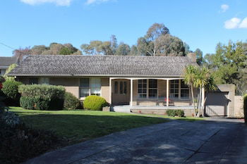 Australian Home Away At Doncaster Grange Park - Accommodation Batemans Bay 6