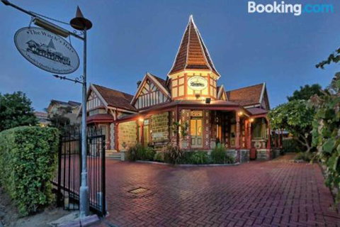 The Witchs Hat - Accommodation Batemans Bay 5