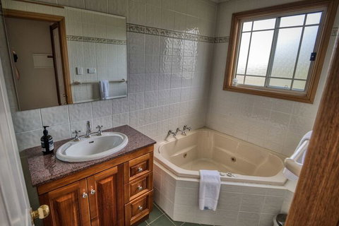 Cottages On Lovedale - Accommodation Batemans Bay 4