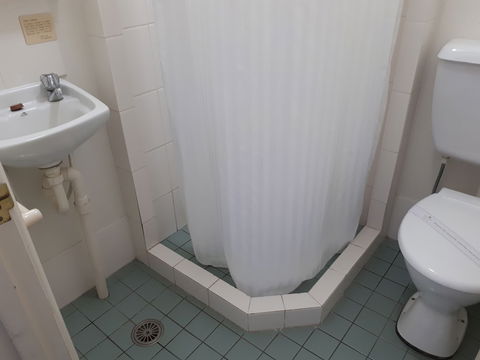 Crest Motor Inn - Accommodation Batemans Bay 3