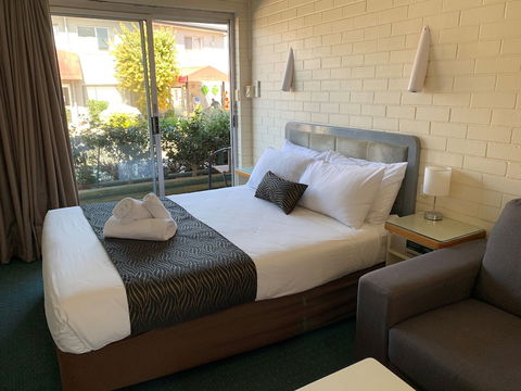 Crest Motor Inn - Accommodation Batemans Bay 2