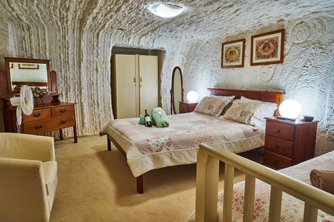 Underground Bed And Breakfast - Accommodation Batemans Bay 2