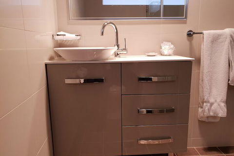 Leagues Motel - Accommodation Batemans Bay 2