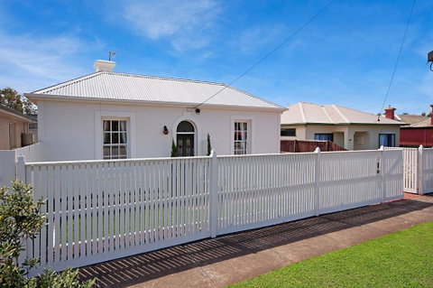 Historic Central Cottage In Warrnambool - Accommodation Batemans Bay 5