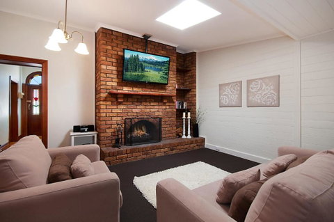 Historic Central Cottage In Warrnambool - Accommodation Batemans Bay 4