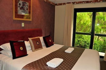 Waterfall Cottages - Accommodation Batemans Bay 1