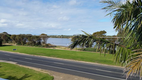Ultimate Holiday Apartments - Accommodation Batemans Bay 3