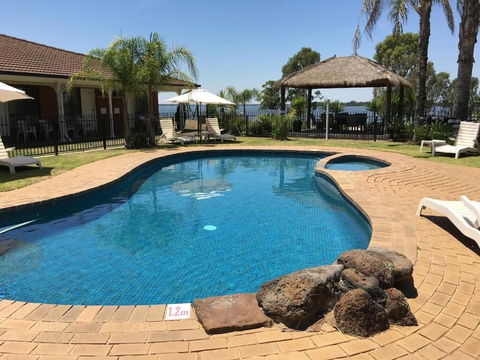 Capricorn Motor Inn - Accommodation Batemans Bay 0