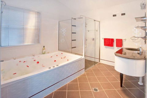 SURFBEACH HOLIDAY PARK - Accommodation Batemans Bay 3