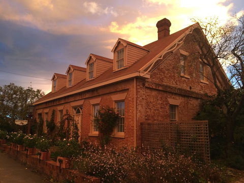 The Racecourse Inn - Accommodation Batemans Bay 1
