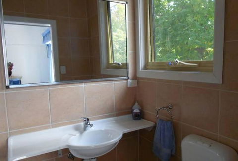 Hillview Oak B & B - Accommodation Batemans Bay 3