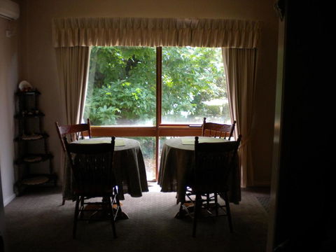 Hillview Oak B & B - Accommodation Batemans Bay 1