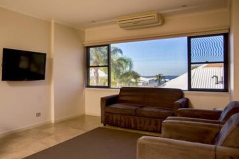 Lake Edge Resort - Accommodation Batemans Bay 6