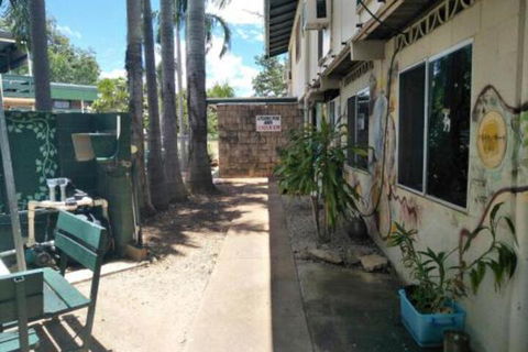 Palm Court Backpackers - Accommodation Batemans Bay 2