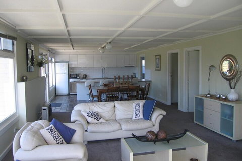Elusive Penguin - Accommodation Batemans Bay 4