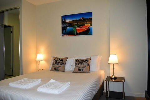 Melbourne SkyHigh Apartments - Accommodation Batemans Bay 4
