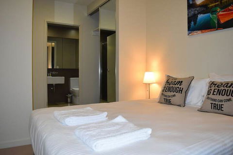 Melbourne SkyHigh Apartments - Accommodation Batemans Bay 1