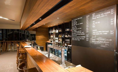 Peppermint Bay - Bar, Dining And Terrace - Accommodation Batemans Bay 5