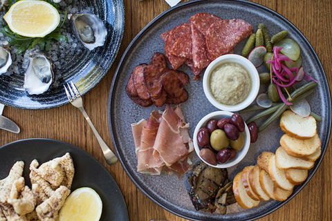 The Hotel Brighton - Accommodation Batemans Bay 0