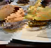 House of Burgers - Accommodation Batemans Bay