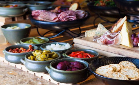 Waves Buffet Restaurant - Accommodation Batemans Bay 7