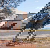 Pretty Pine Hotel - Accommodation Batemans Bay