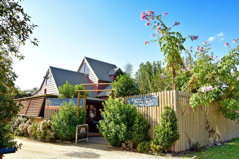 Blue Earth Cafe - Accommodation Batemans Bay 2