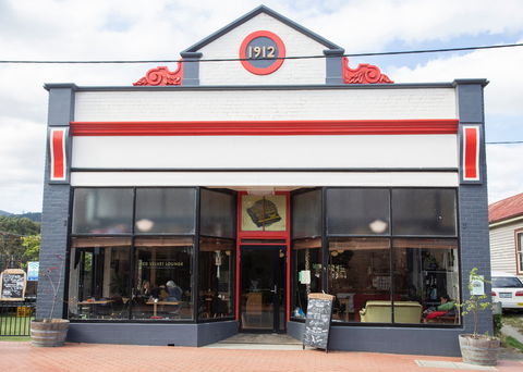 The Red Velvet Lounge - Accommodation Batemans Bay 0