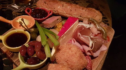 Down The Hatch - Accommodation Batemans Bay 0