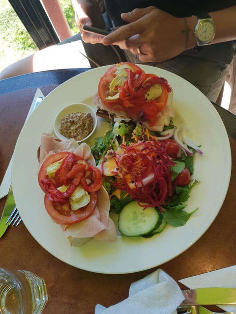 Leura Gourmet Cafe & Deli Restaurant - Accommodation Batemans Bay 0