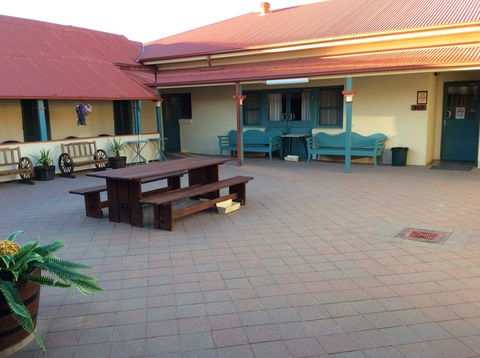 Historical Maidens Hotel - Accommodation Batemans Bay 1