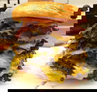 St. Burgs - Caroline Springs - Accommodation Batemans Bay