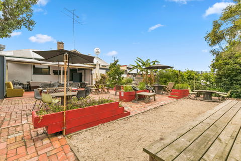 Archies Couch - Accommodation Batemans Bay 0