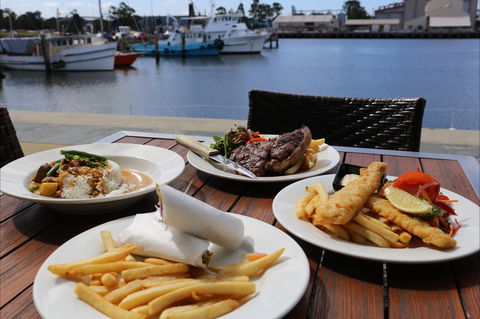 Hooked Restaurant And Grill - Accommodation Batemans Bay 0