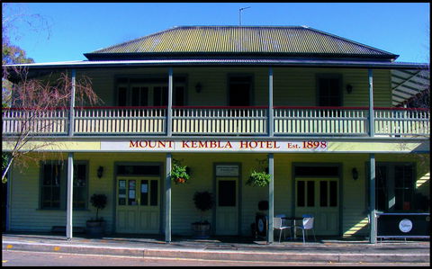 Mount Kembla Village Hotel - Accommodation Batemans Bay 0