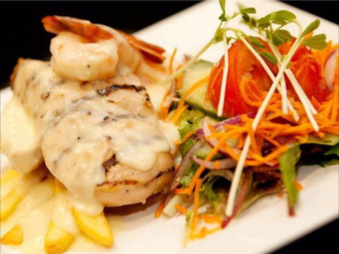 Manning River Hotel - Accommodation Batemans Bay 0