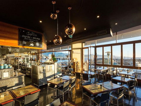 Bombora Seafood - Accommodation Batemans Bay 2